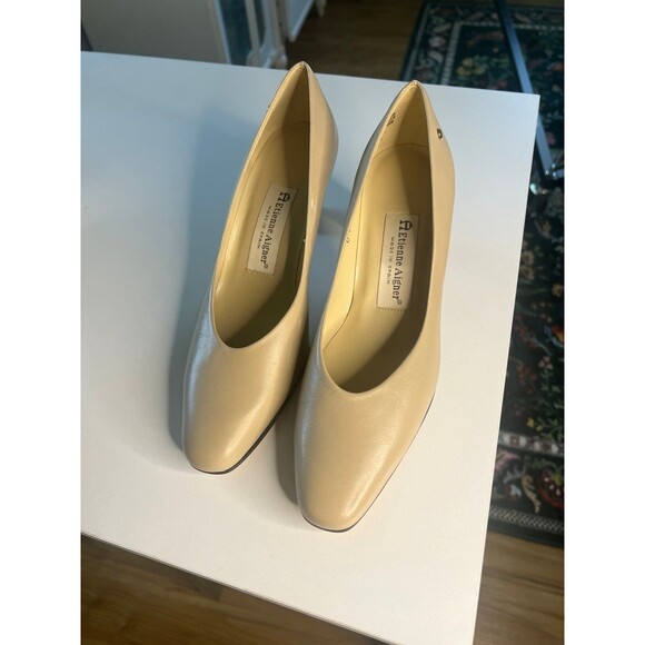 Etienne Aigner beige shoes. New 6.5 - Picture 1 of 4
